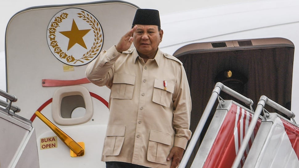 Mayor Teddy Bantah Kabar Prabowo Batal ke Malaysia karena Sakit