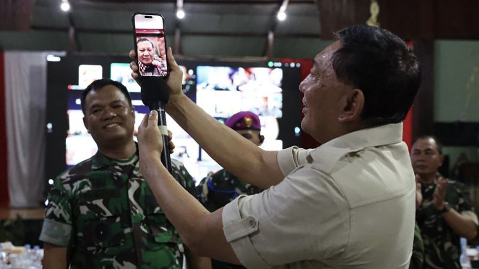 Prabowo Sapa Prajurit Bertugas di Papua saat Perayaan Tahun Baru