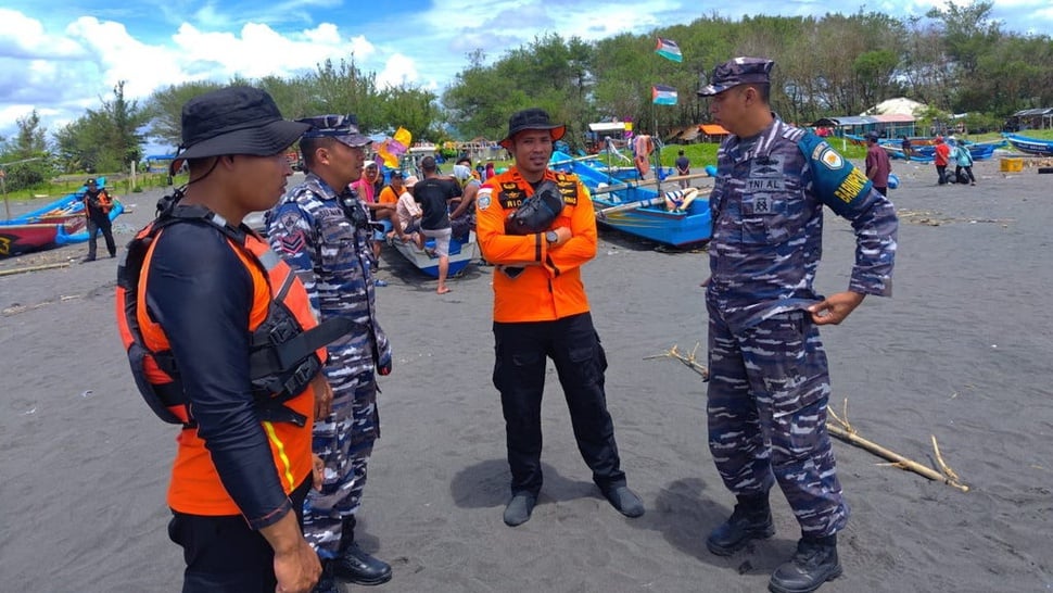 Perahu Terbalik di Pantai Congot: 1 Orang Meninggal & 1 Hilang