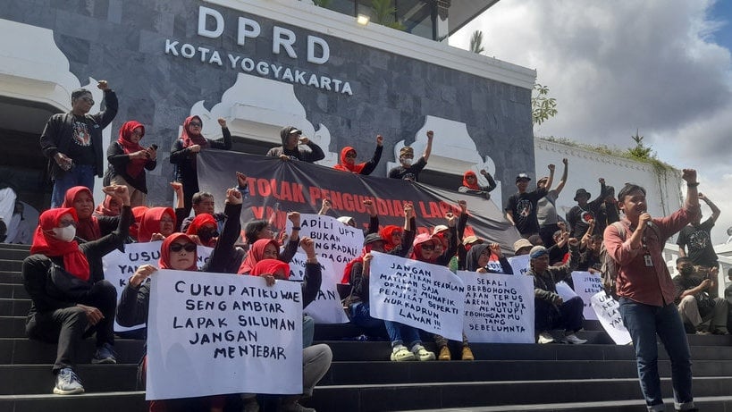 Jerit PKL Teras Malioboro Tolak Pengundian Lapak Tak Transparan