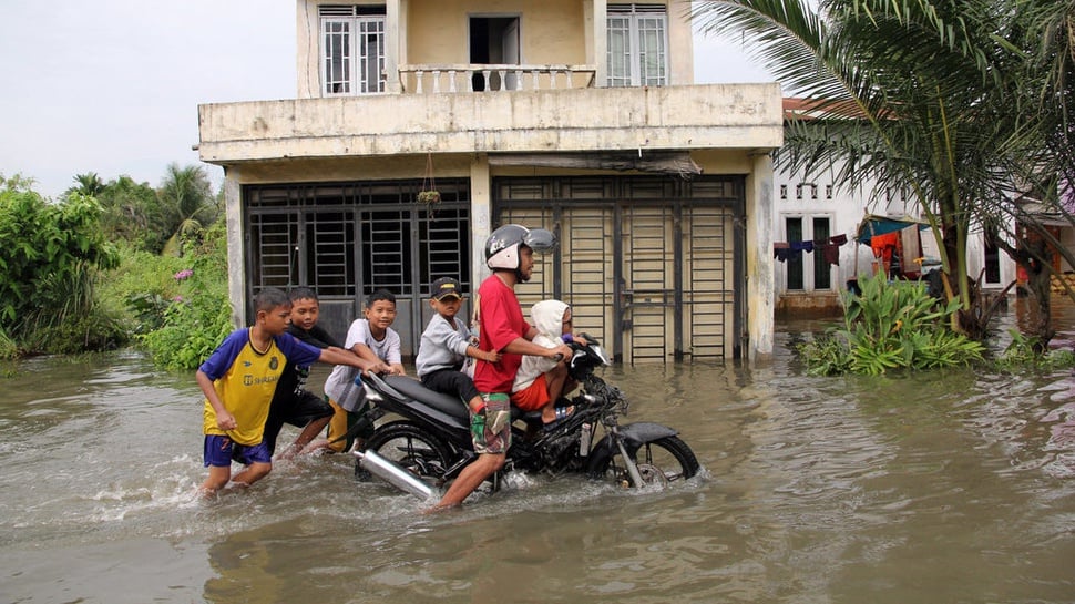 11 Hal yang Dilakukan saat Motor Kena Banjir Tanpa Ke Bengkel