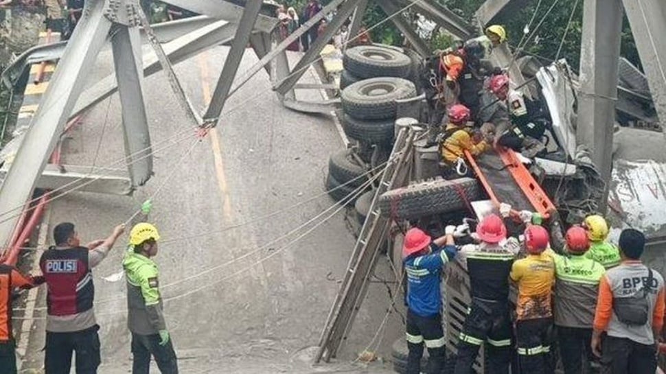 Penyebab Jembatan Busui Penghubung Kaltim-Kalsel Ambruk