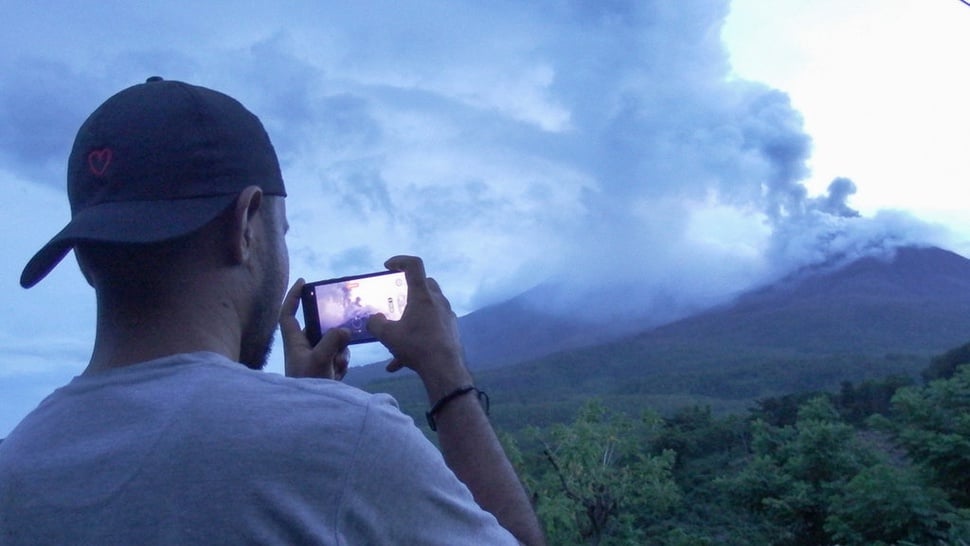 26 Sekolah Terdampak Erupsi Gunung Lewotobi Laki-Laki