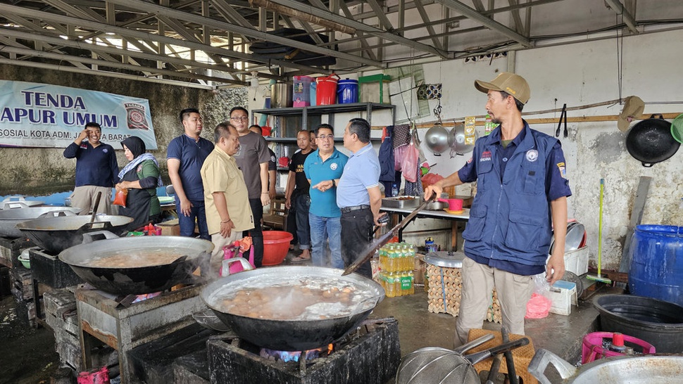 Banjir Jakarta, Kemensos Dirikan Dapur Umum & Salurkan Bantuan