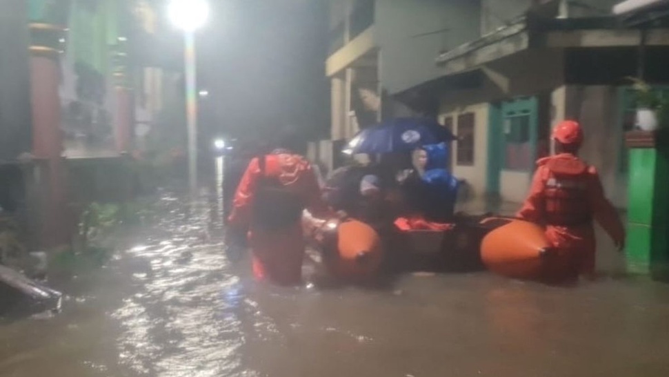 Update Banjir Jakarta: 34 RT & 16 Ruas Jalan Masih Tergenang