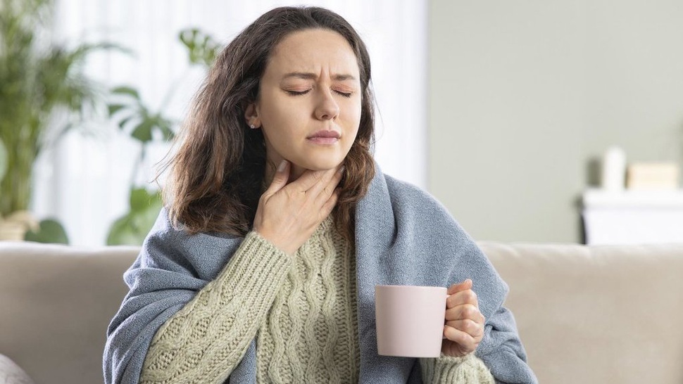 9 Minuman Pereda Batuk Alami, Ramuan Kencur hingga Air Garam