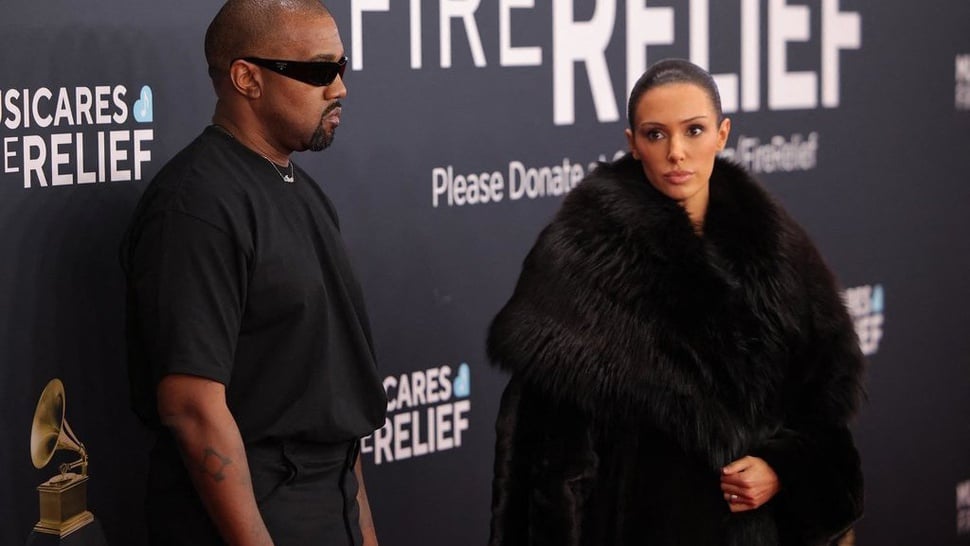 Profil Bianca Censori Istri Kanye West yang Viral di Grammy 2025