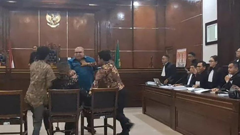 Razman Arif Buat Ricuh Persidangan Hotman Paris di PN Jakut