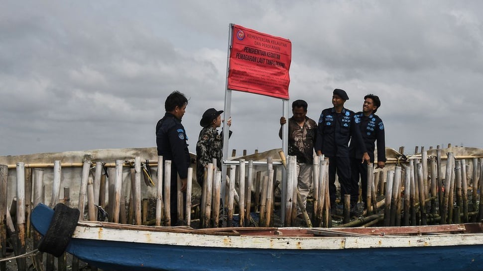 2025/02/11/antarafoto-kementerian-kkp-kembali-segel-pagar-laut-di-pesisir-tarumajaya-1739277393_ratio-16x9.jpg