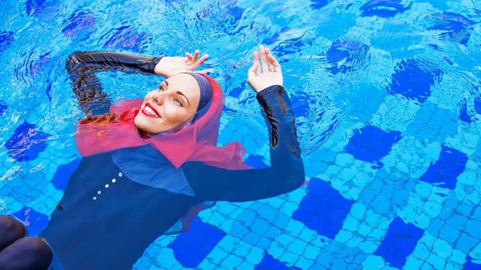 Apakah Berenang & Mandi di Siang Hari Batalkan Puasa Ramadhan?