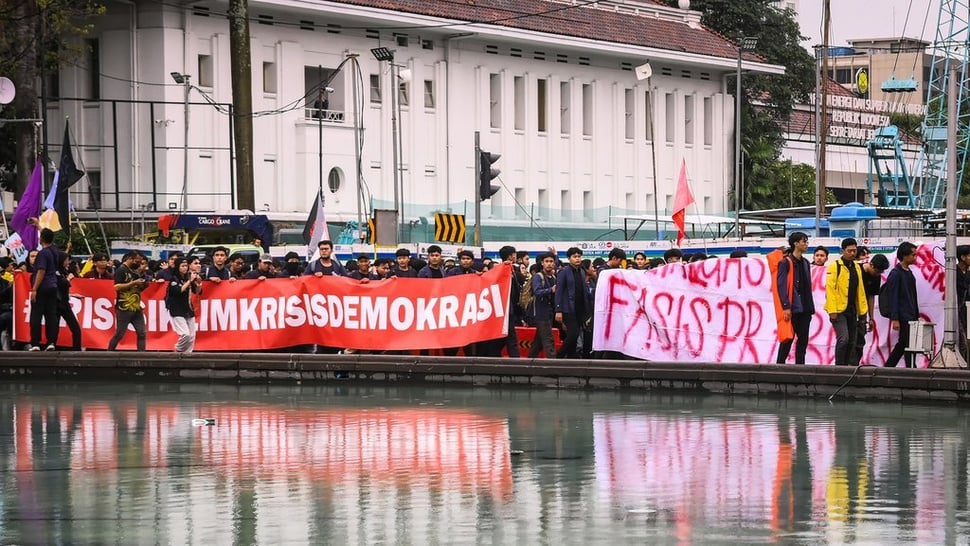 2025/02/17/antarafoto-mahasiswa-tuntut-evaluasi-pemotongan-anggaran-pendidikan-1739797311_ratio-16x9.jpg