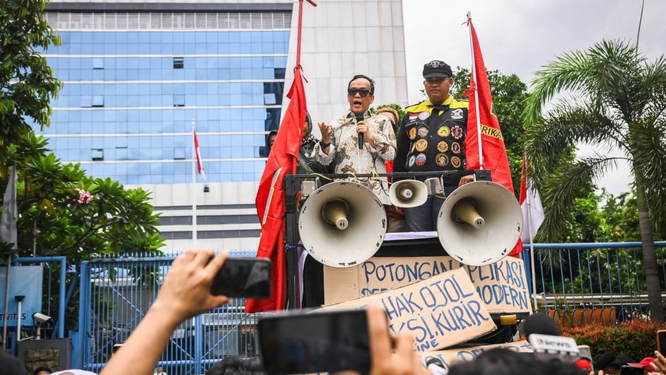 Wamenaker Minta Laporkan Aplikator yang Suspend Ojol Ikut Demo