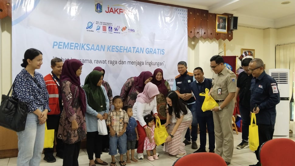 Jakpro & Proyek LRT Gelar Cek Kesehatan Gratis di Kebon Manggis