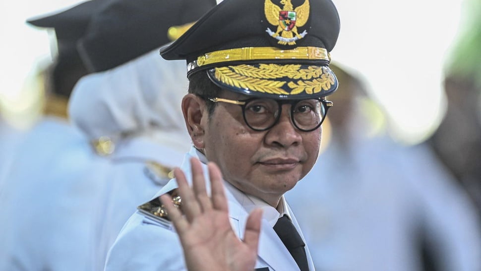 Pramono Dilantik Gubernur DKJ, Bareng Anaknya Jadi Bupati Kediri