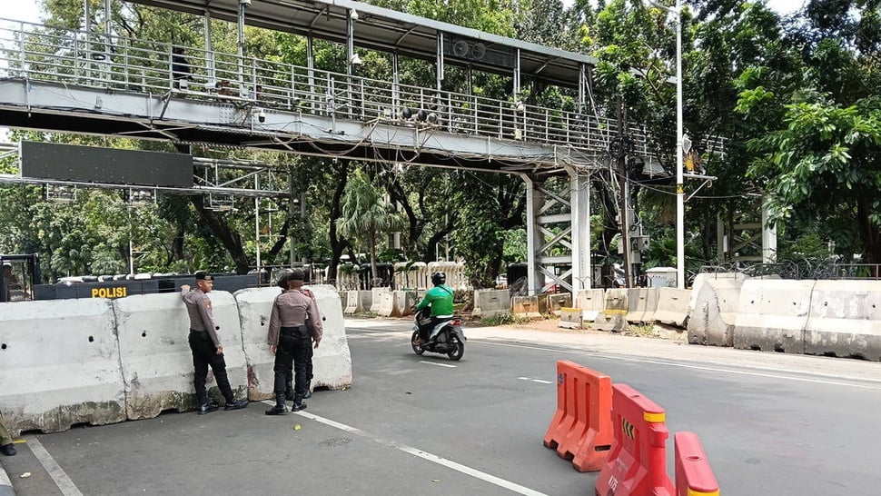 Sebagian Jalan Merdeka Barat Ditutup Jelang Aksi Indonesia Gelap