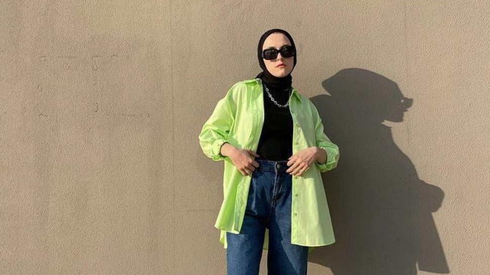 7 Warna Jilbab yang Cocok dengan Baju Warna Lime