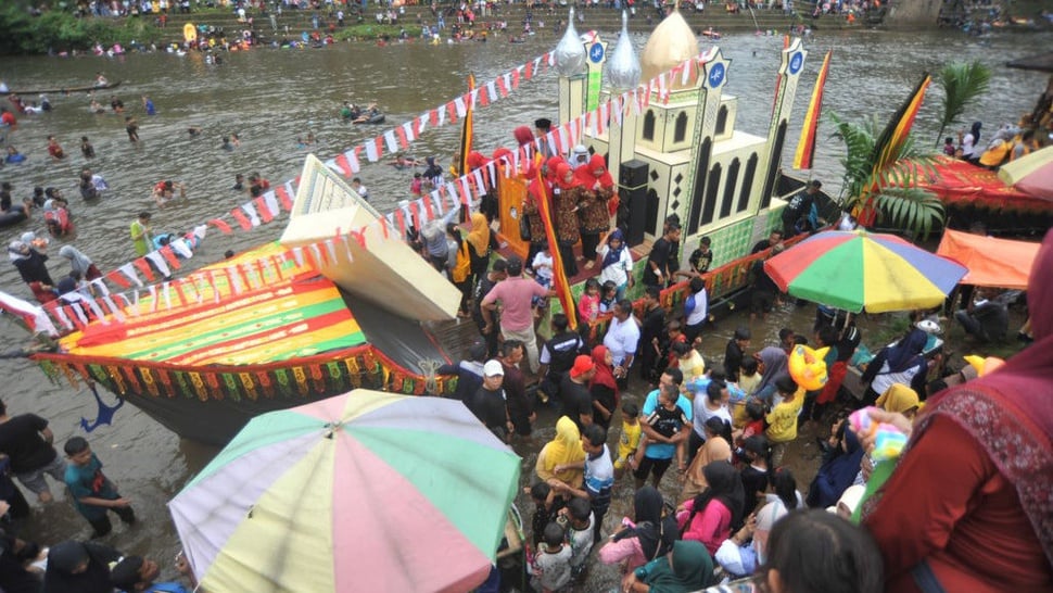 Mengenal Tradisi Mandi Balimau Kasai di Riau