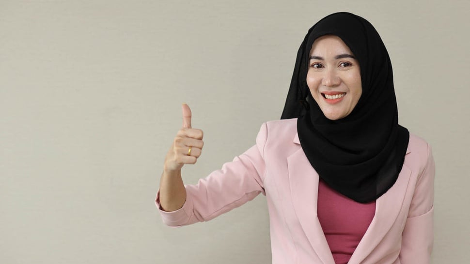 Tampil Modis! Ini 10 Warna Jilbab yang Cocok dengan Magenta