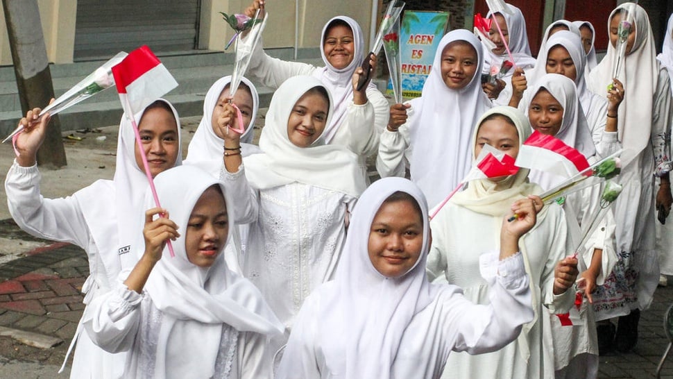 2025/02/26/antarafoto-pawai-tarhib-sambut-bulan-suci-ramadhan-di-ngawi-1740576953.jpg