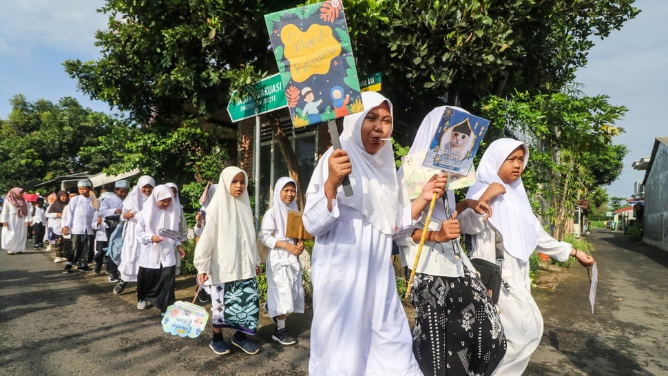 2025/02/26/antarafoto-pelajar-sambut-bulan-ramadhan-di-kediri-1740576955.jpg