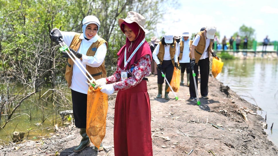 Istri Mensos Gus Ipul Dukung Pemberdayaan Komunitas Mangrove