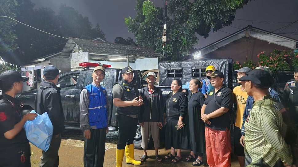 Kemensos Salurkan Berbagai Bantuan untuk Banjir di Bogor