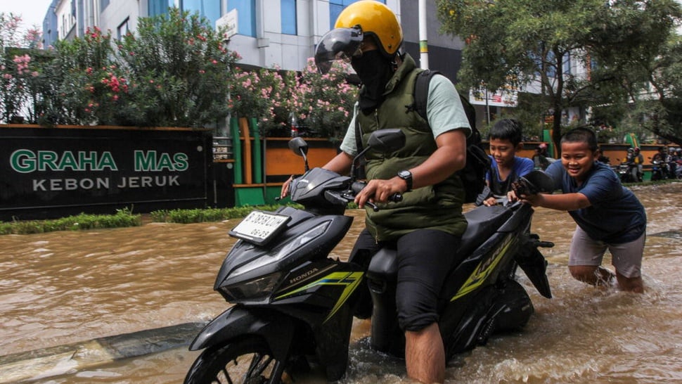 Apakah Banjir Sudah Surut Hari Ini 5 Maret di Jakarta & Bekasi?