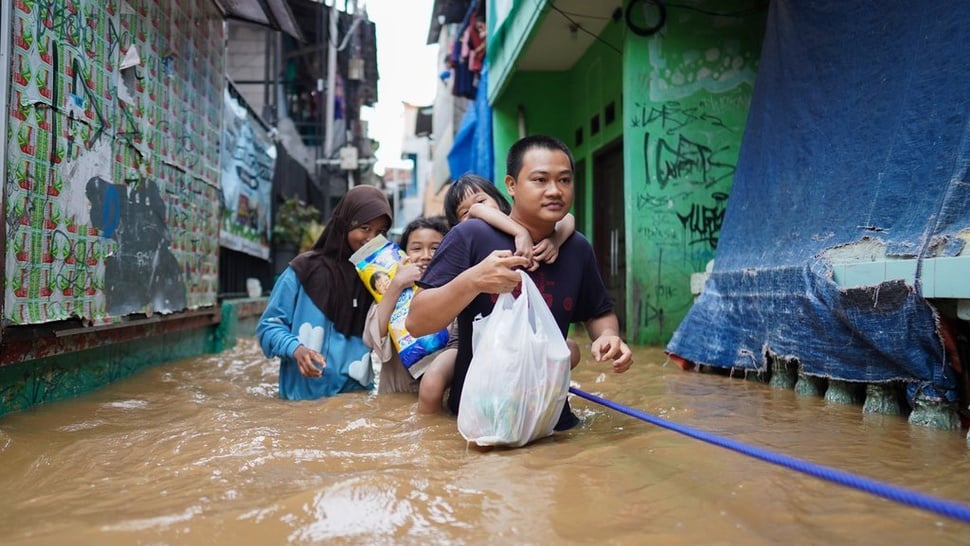 2025/03/04/antarafoto-banjir-jakarta-disebabkan-hujan-deras-di-bogor-1741089064_ratio-16x9.jpg