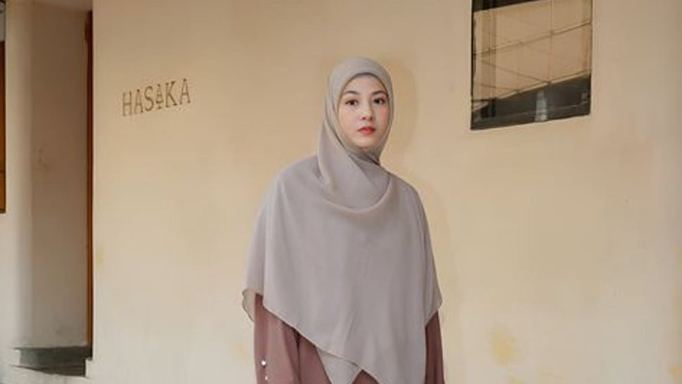 7 Warna Jilbab yang Cocok dengan Baju Warna Milo