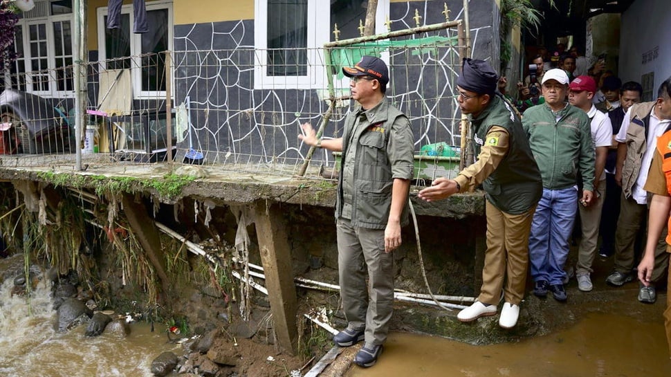 BNPB: Jembatan Putus di Cisarua Diperbaiki Sebelum Idul Fitri