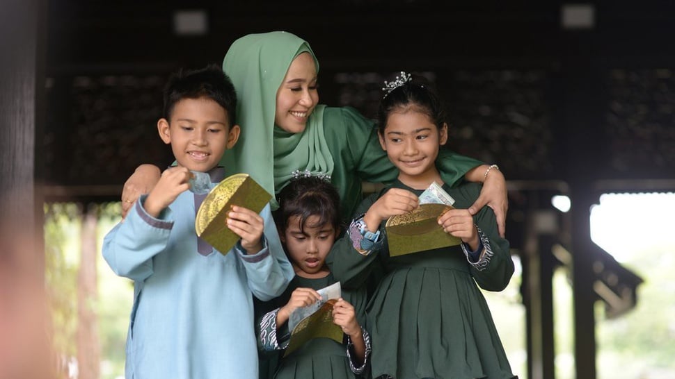 Hukum Orang Tua Memakai Uang THR Anak