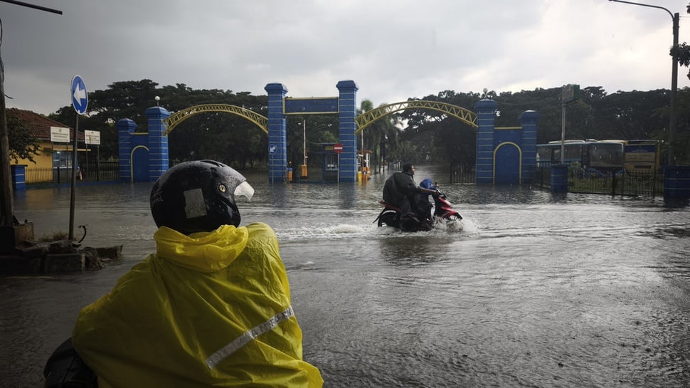 Derita Warga Gedebage: Banjir Seminggu, Hidup Terjebak dalam Air