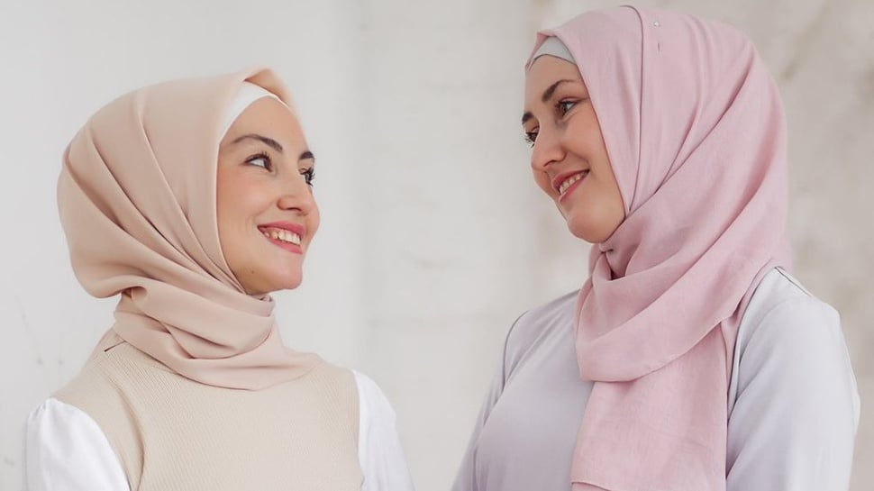 9 Ide Baju Gamis Putih Simple Elegan untuk Lebaran 2025