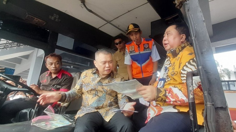 Menhub Dudy Segel Bus Tak Layak Operasional di Giwangan, Jogja