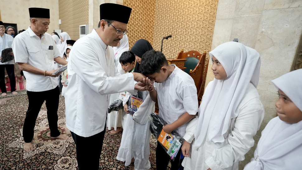 Menteri Sosial Salurkan Santunan ke 1.000 Anak Yatim & Dhuafa