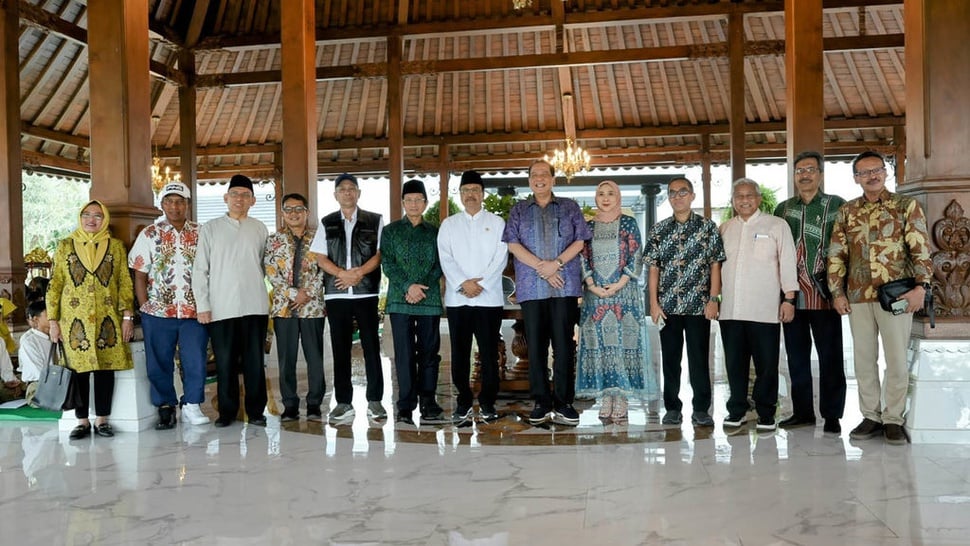 Siapkan Sekolah Rakyat, Mensos Kunjungi SMA Unggulan CT Arsa