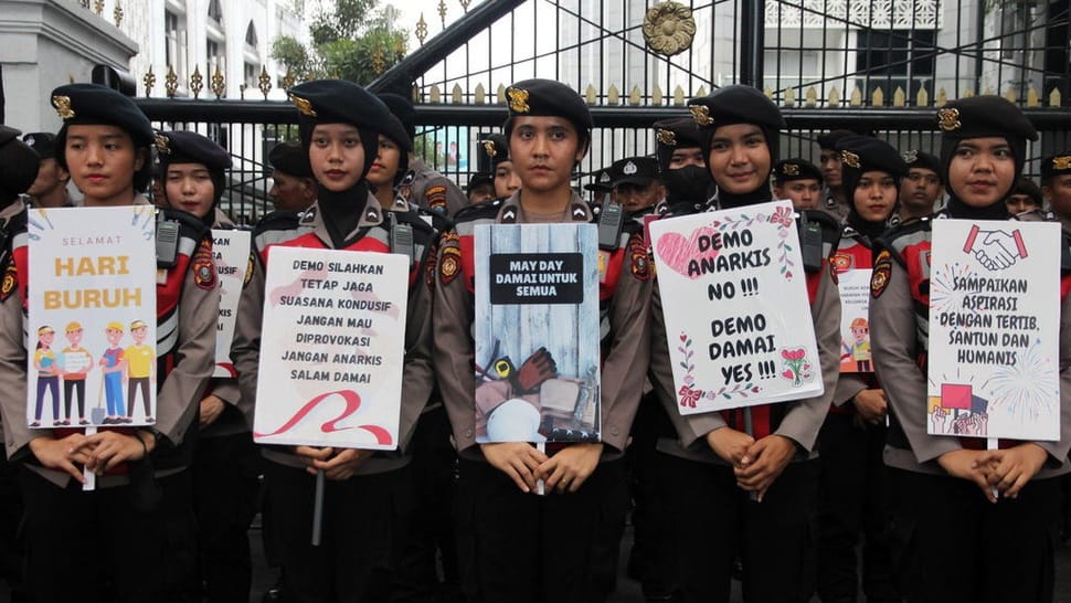2025/05/01/antarafoto-aksi-polwan-saat-pengamanan-may-day-di-medan-1746097881_414_ratio-16x9.jpg