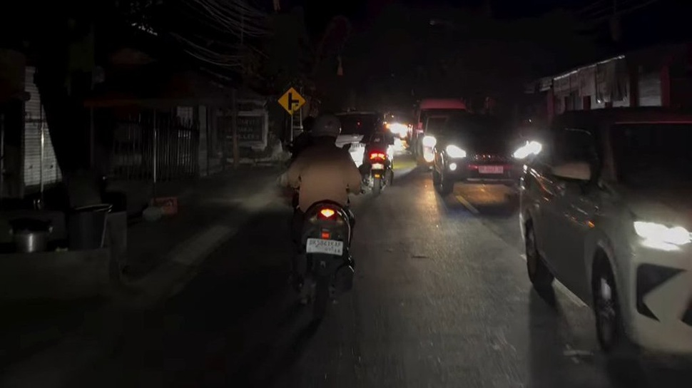 Kala Bali Tenggelam dalam Gelap