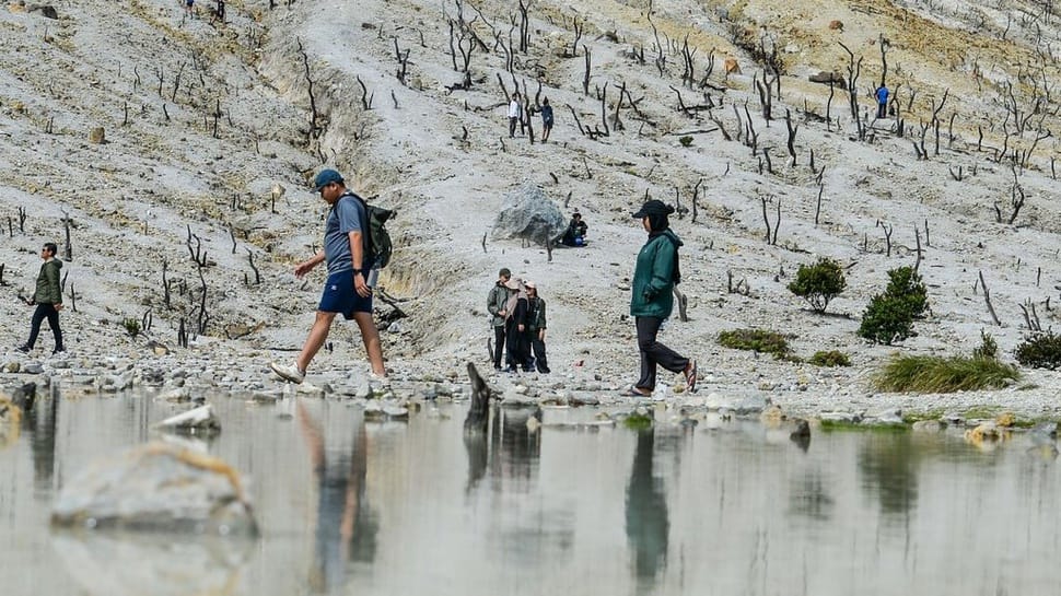 2025/05/22/antarafoto-wisata-libur-panjang-waisak-di-gunung-papandayan-1747895131_ratio-16x9.jpg