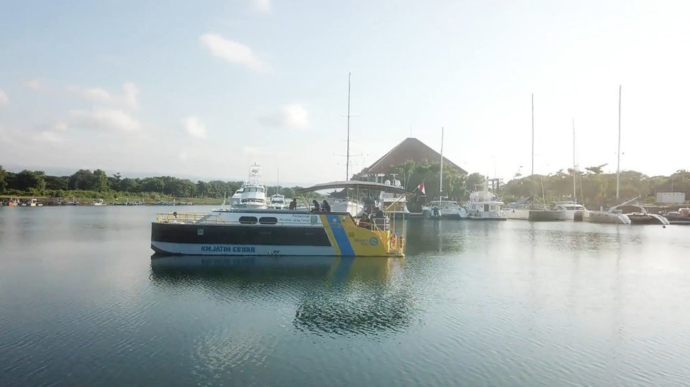 Hanya Rp79 Ribu, Nikmati Pantai Banyuwangi dengan Kapal Listrik