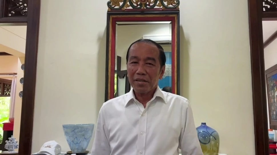 Tanggapan Jokowi Soal Kapal Nikel Bertulis JKW dan Iriana