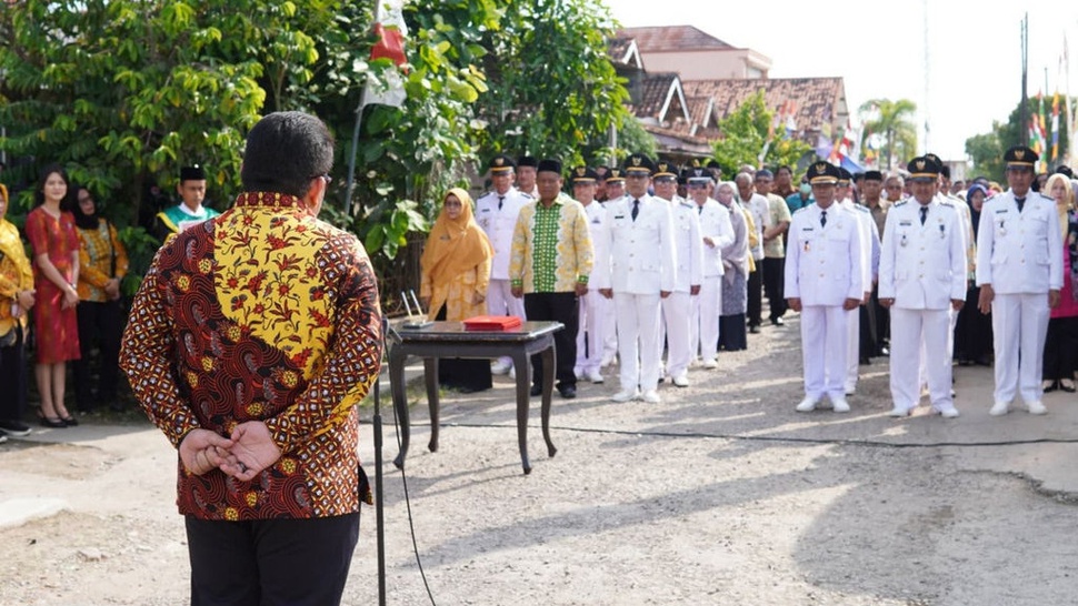 Bupati Subang Lantik ASN di Jalan Rusak: Ini Medan Pengabdian