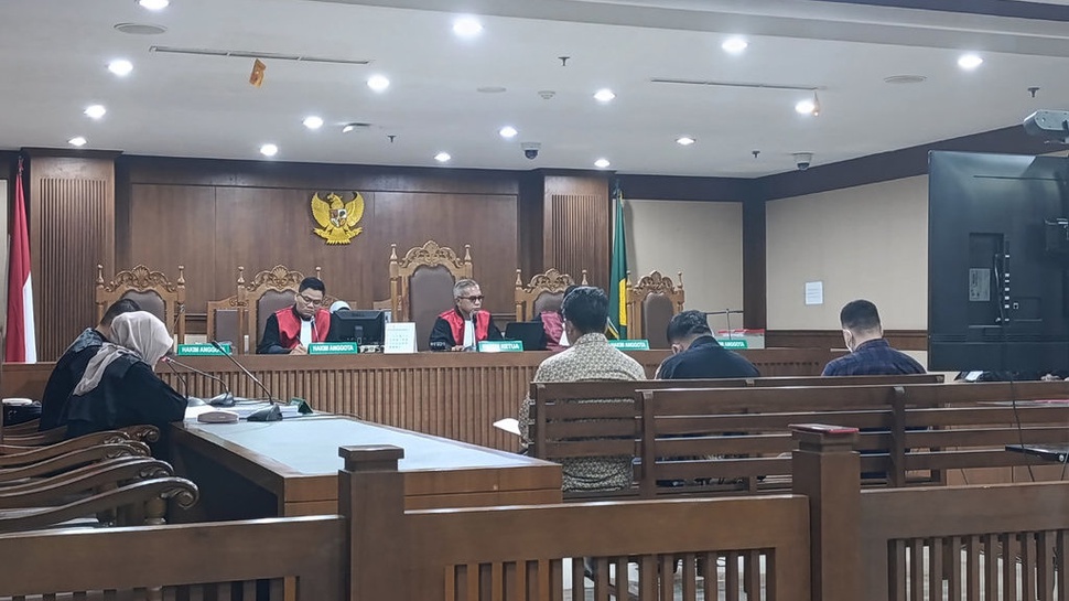 Gelapkan Barbuk, Eks Jaksa Azam Akhmad Dituntut 4 Tahun Penjara