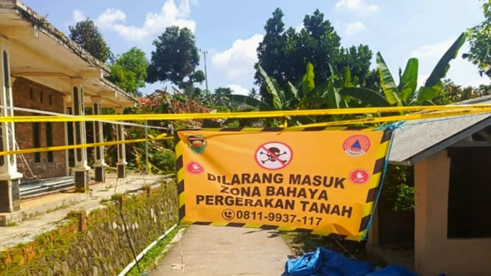 Pemkab Purwakarta Imbau Masyarakat Jauhi Lokasi Tanah Bergerak