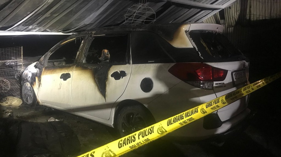 Kebakaran Pabrik Kap Lampu Rotan di Bantul, 1 Minibus Hangus