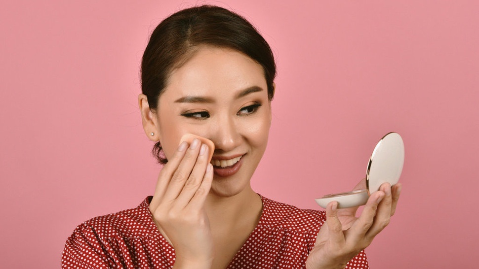 10 Rekomendasi Powder Foundation yang Tahan Lama