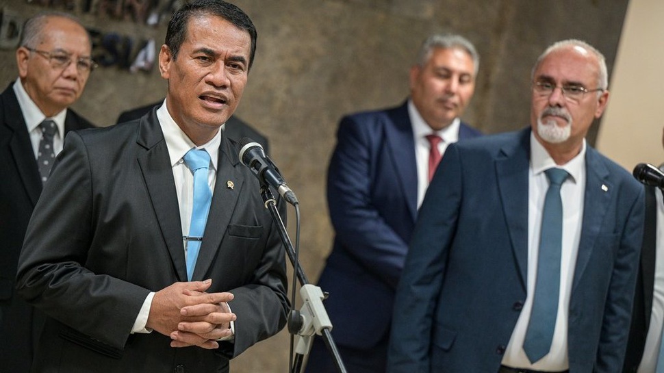 Amran Sebut Beras Oplosan Rugikan Konsumen Rp100 Triliun Lebih