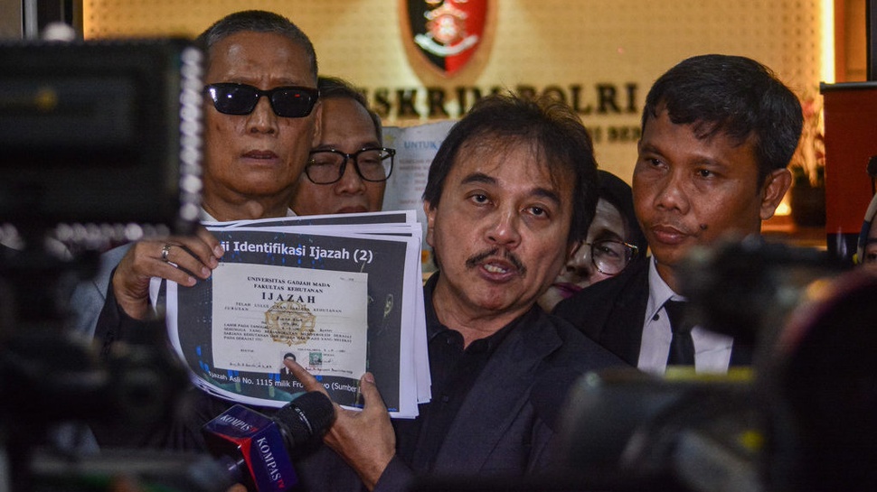 Roy Suryo dkk Serahkan Hasil Analisis Ijazah Jokowi ke Bareskrim