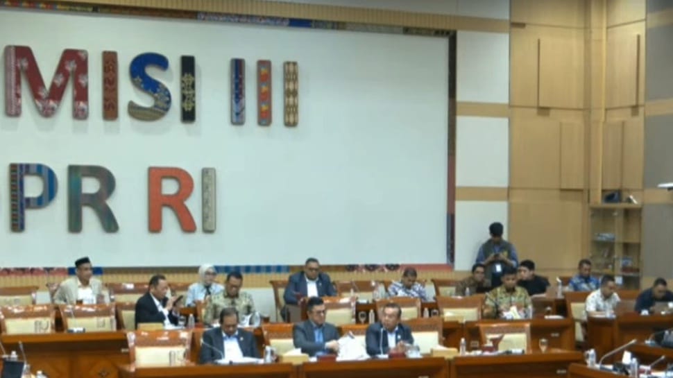 DPR Kritik Putusan MK: Jangan 500 Orang Ini Kalah dengan 9 Hakim