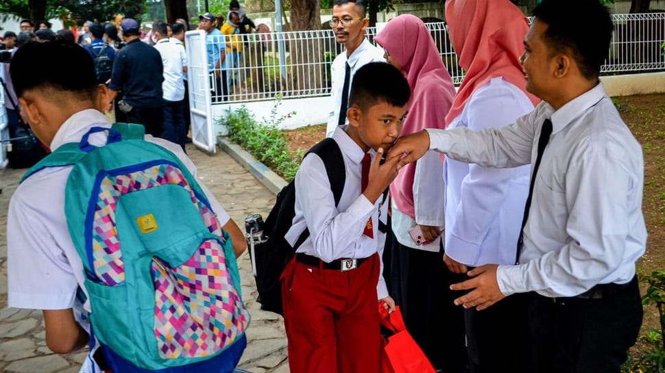 Sekolah Swasta Gratis: Nyalakan Asa Anak, Guru, dan Orangtua